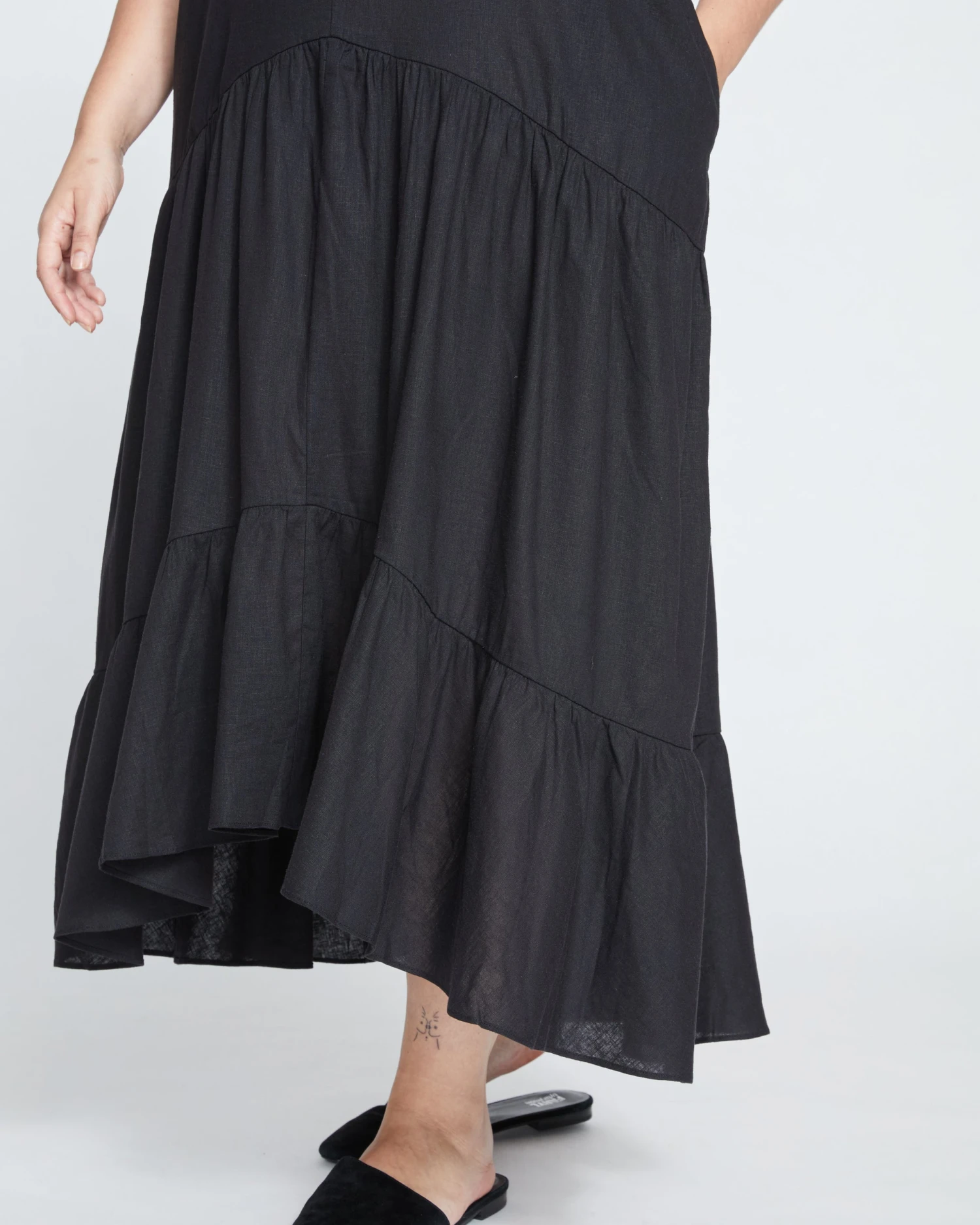 Begonia Tiered Linen Dress - Black - Image 2